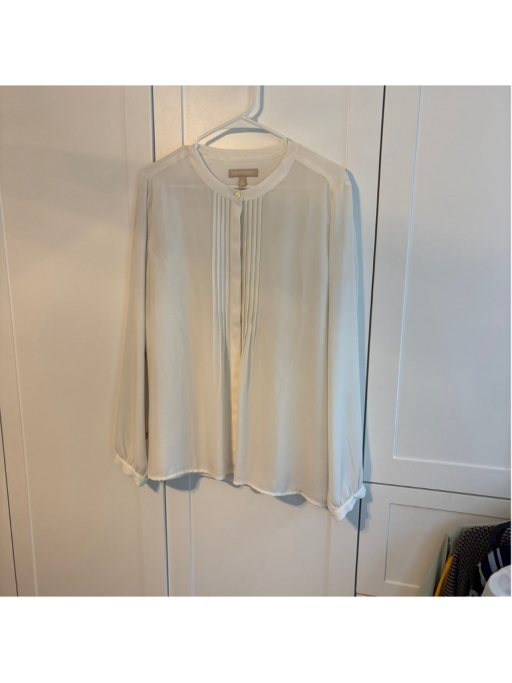 Women's Banana Republic White Long Sleeve Blouse Size L